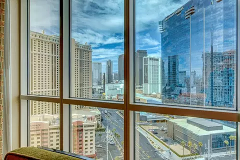 135 E Harmon Ave, Paradise, NV 89109 photo 2