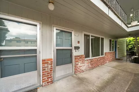 2702 SE Alder St, Portland, OR 97214