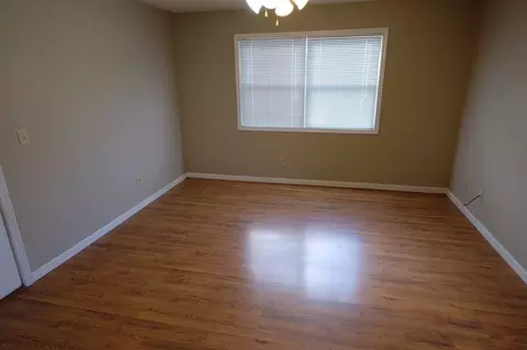 324 Riley Dr, Bloomington, IL 61701