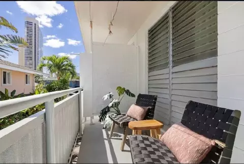 2710 Kaaha St, Honolulu, HI 96826