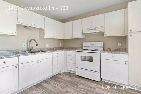 13900 Grandboro Ln, Grandview, MO 64030