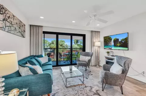 Neapolitan Ln, Naples, FL 34103