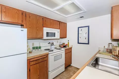 445 W Nees Ave, Fresno, CA 93711
