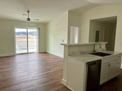 552 Ryder Ct, Grove City, PA 16127