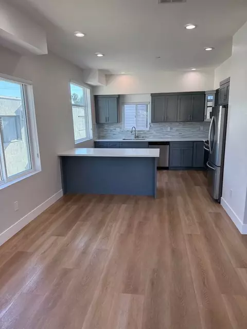 1147 12 Tamarind Ave, Los Angeles, CA 90038