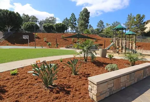 633 Ascot Dr, Vista, CA 92083