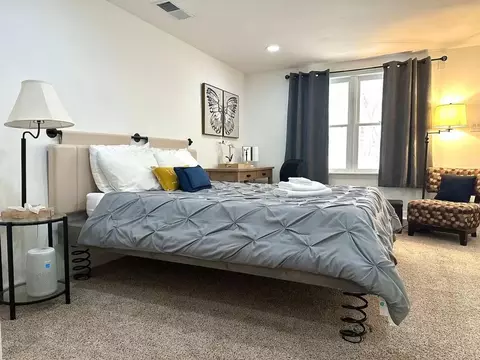 Woodglen Ln, Chapel Hill, NC 27516