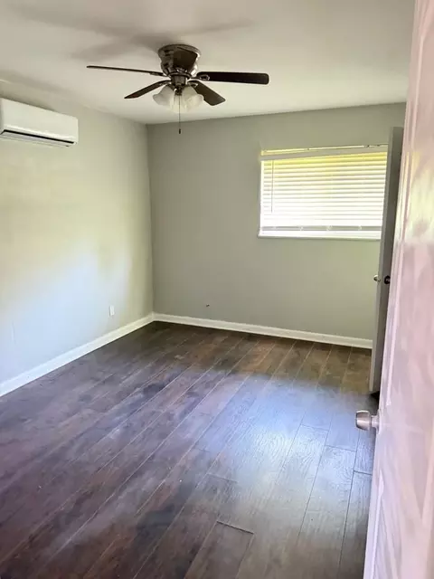 1505 W Lovers Ln, Arlington, TX 76013