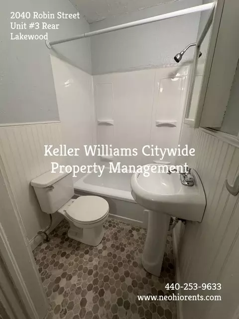 2040 Robin St, Lakewood, OH 44107