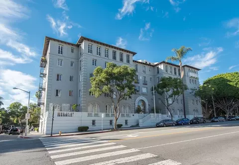 1201 N Crescent Heights Blvd, West Hollywood, CA 90046