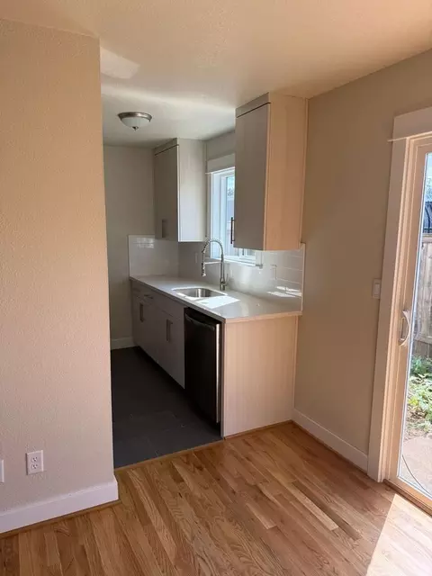 10317 NE Hoyt St, Portland, OR 97220