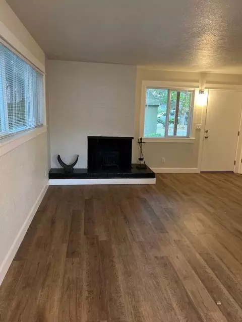 10317 NE Hoyt St, Portland, OR 97220