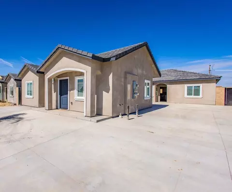 8900 Brown Hills Dr, Bakersfield, CA 93306