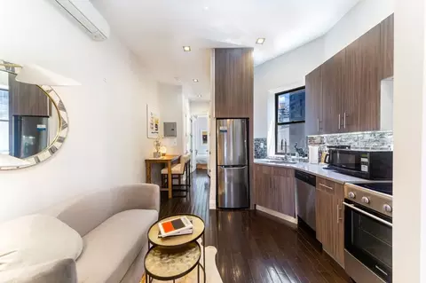 200 E 11th St, New York, NY 10003