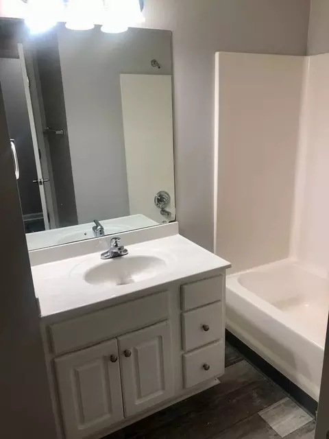 Hickory Trace Dr, Louisville, KY 40219