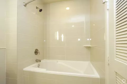214 Barton Springs Rd, Austin, TX 78704 photo 4