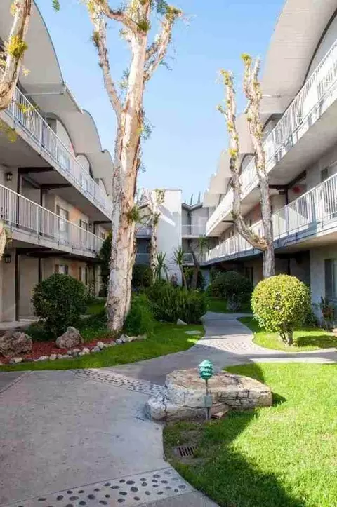 20251 Sherman Way, Los Angeles, CA 91306