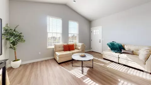 618 Autumn Wood Pkwy, Deerfield, WI 53531