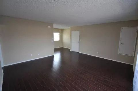 25052 Walnut St, Newhall, CA 91321 photo 3