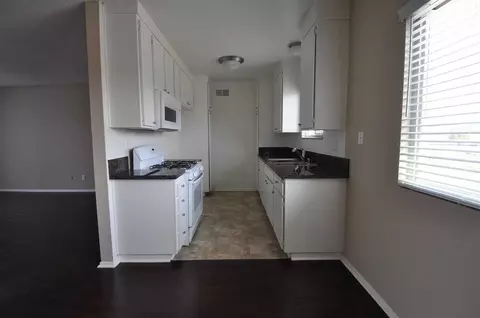 25052 Walnut St, Newhall, CA 91321 photo 4