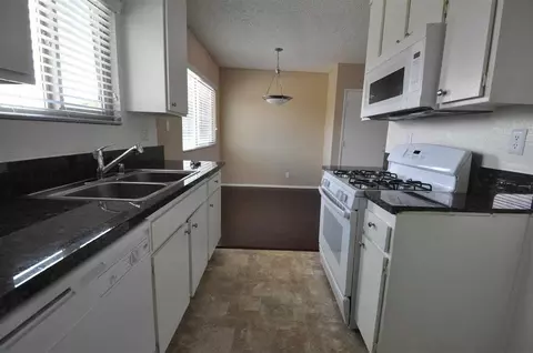 25052 Walnut St, Newhall, CA 91321 photo 6