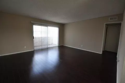 25052 Walnut St, Newhall, CA 91321 photo 2