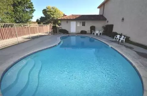 25052 Walnut St, Newhall, CA 91321