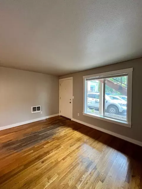 2703 SE Division St, Portland, OR 97202