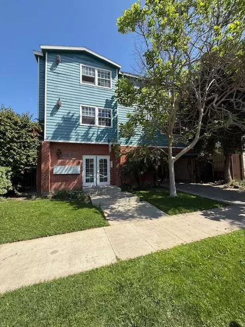 1030 Coronado Ave, Long Beach, CA 90804