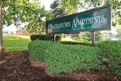 407 Charlestown Ct, Louisville, KY 40243