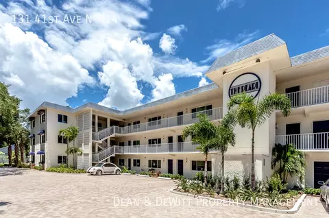 131 41st Ave N, Saint Petersburg, FL 33703