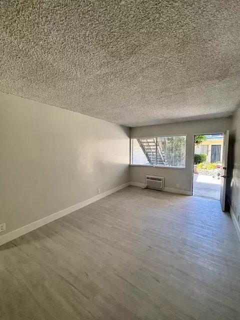 6809 Baird Ave, Los Angeles, CA 91335