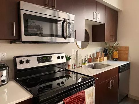 1113 E John St, Seattle, WA 98102