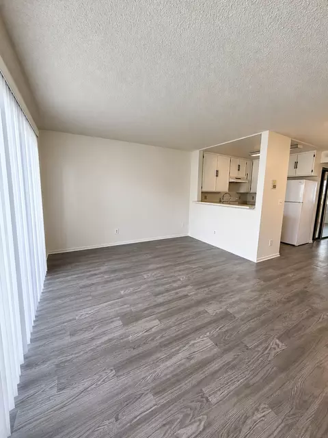 15135 Burbank Blvd, Sherman Oaks, CA 91411 photo 3