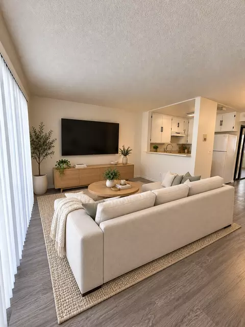 15135 Burbank Blvd, Sherman Oaks, CA 91411 photo 4