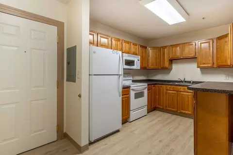 4 Bowers Landing Dr, Merrimack, NH 03054