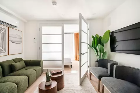 200 E 11th St, New York, NY 10003
