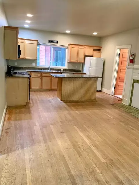 5617 5619 15th Ave NE, Seattle, WA 98105 photo 4