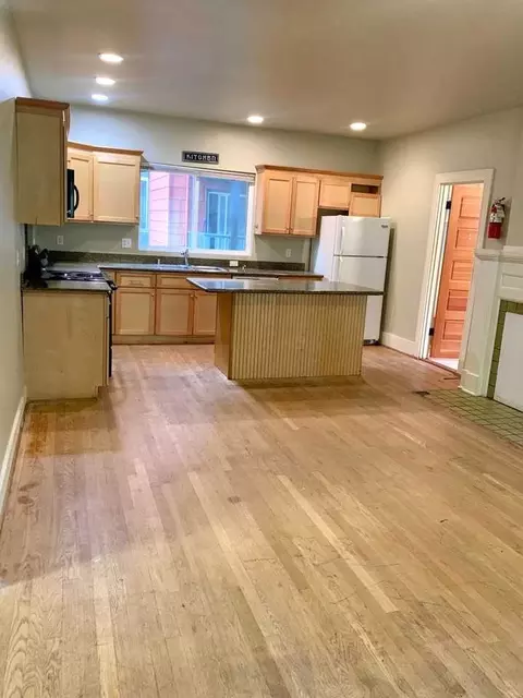 5617 5619 15th Ave NE, Seattle, WA 98105 photo 32