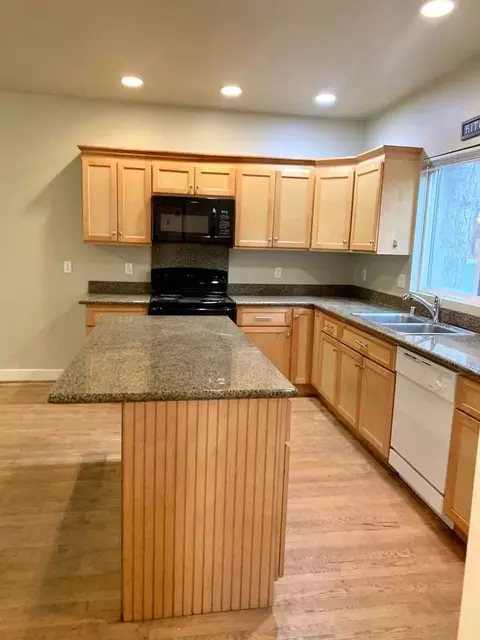 5617 5619 15th Ave NE, Seattle, WA 98105 photo 33