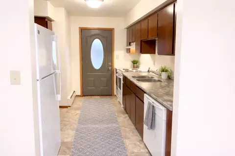 8828 S Oak Park Dr, Oak Creek, WI 53154