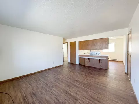 23 6th Ave NW, Minot, ND 58703