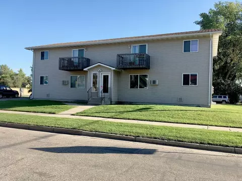 23 6th Ave NW, Minot, ND 58703