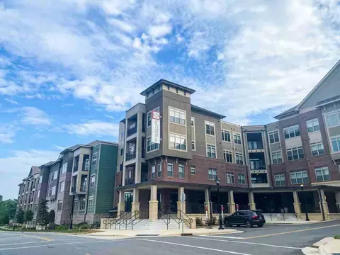 5350 Pinehurst Park Dr, Charlotte, NC 28211