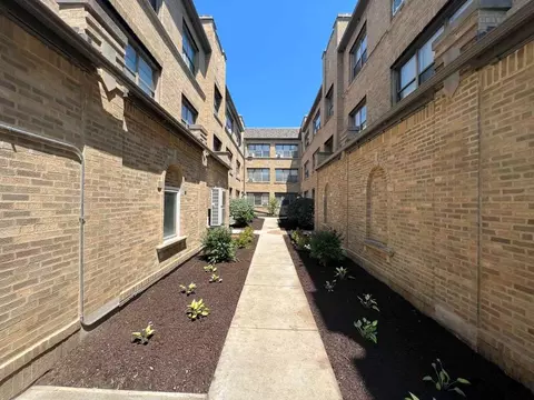 1008 Curtiss St, Downers Grove, IL 60515