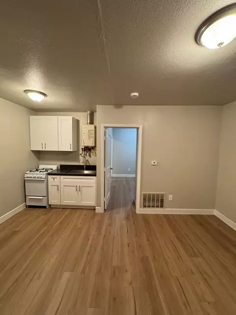 928 W 83rd St, Los Angeles, CA 90044