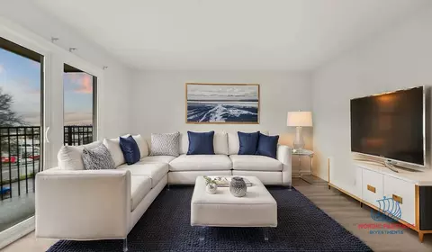 3238 15th Ave W, Seattle, WA 98119
