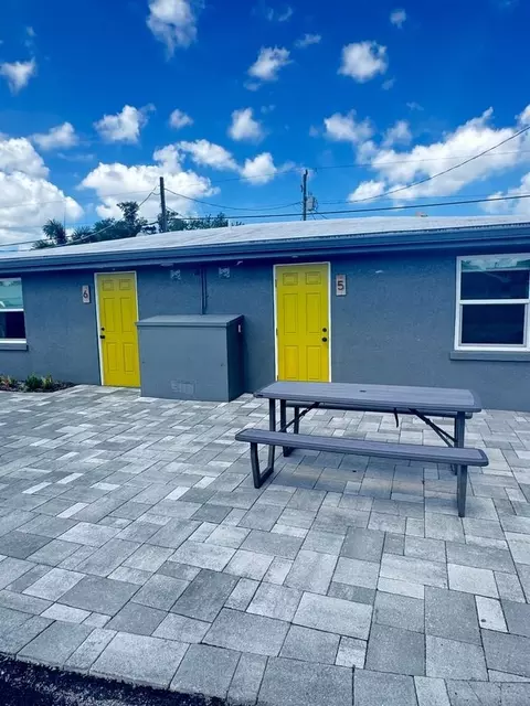 3412 Clarinda St, Sarasota, FL 34239
