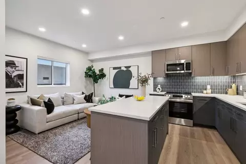 5717 Carlton Way, Los Angeles, CA 90028