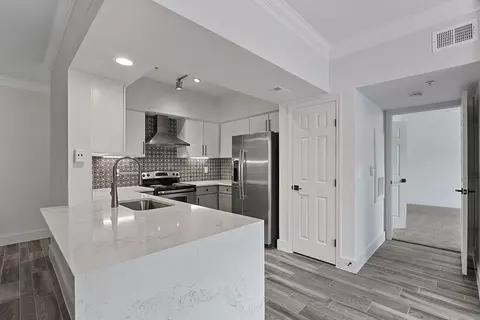 7500 Kirby Dr, Houston, TX 77030 photo 7